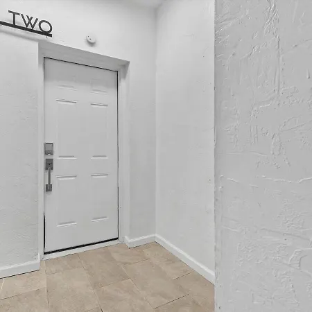 Lawrenceville Central !2 Stylish And Quiet One Bedroom Apartment With Free Street Parking